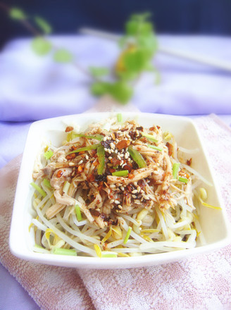 Hot and Sour Mung Bean Sprouts Mixed with Shredded Chicken