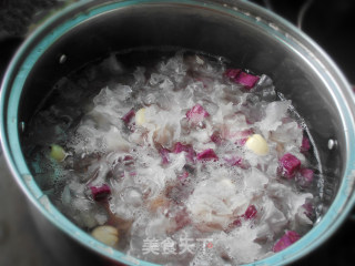 Beauty Dessert---purple Sweet Potato, Tremella, Lotus Seed Soup recipe
