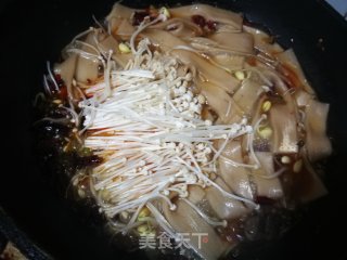 Soybean Sprouts and Lettuce Stewed Sichuan Noodles recipe