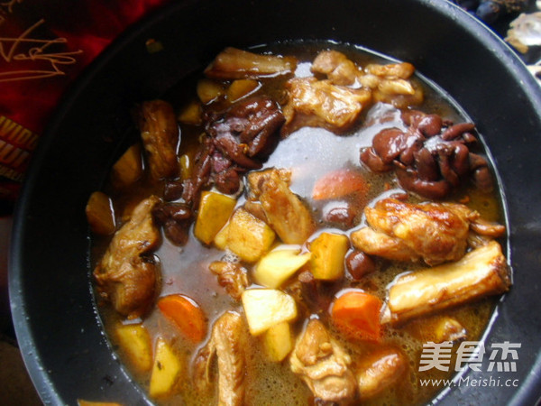 Stewed Potatoes with Red Mushroom Ribs recipe