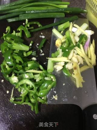 Stir-fried Crab with Ginger and Green Onion recipe