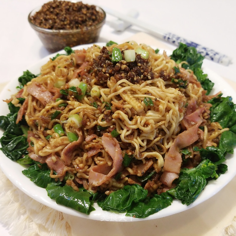 Fried Noodles with Ham and Shacha Sauce (for 2 People) recipe