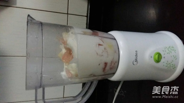 Red Pomelo Yogurt Shake recipe
