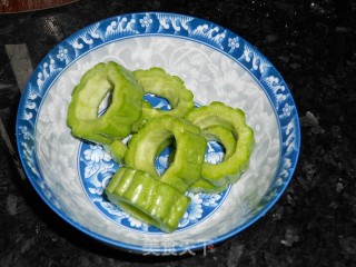 [zhejiang Cuisine] Bitter Gourd Wishful Shrimp recipe