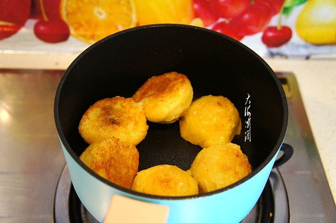 Pan Fried Sticky Bean Buns recipe