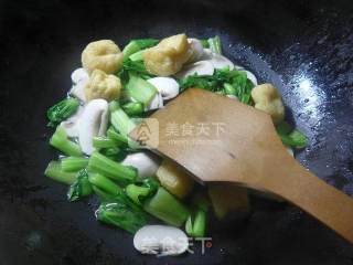 Stir-fried Cabbage Cores with Tofu and Mushrooms in Oil recipe