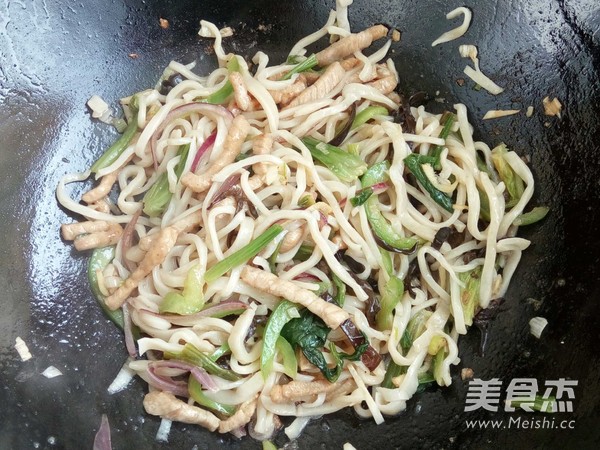 Fried Noodles with Shredded Pork recipe