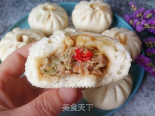 Spring Delicacy: Spicy Sophora Pork Bun recipe