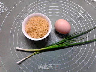 Scallion Instant Noodles and Egg Sticks recipe