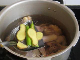 Stewed Chicken with Straw Mushrooms recipe