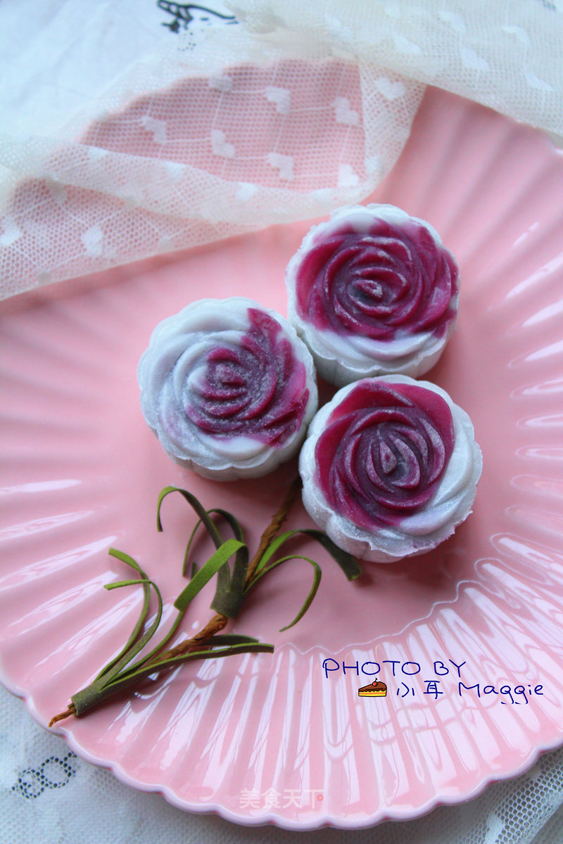 #新良第一节烤大赛# Rose Flower Snowy Moon Cakes recipe