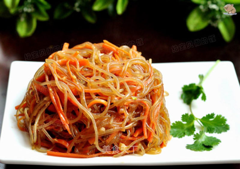 Stir-fried Noodles with Carrots recipe