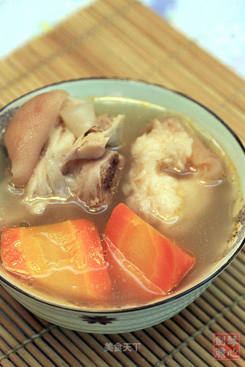 Five-finger Hair Peach Pot Pork Knuckle Soup recipe