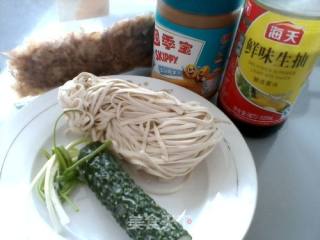 Simple Desktop Breakfast-delicious Peanut Sauce Noodles recipe