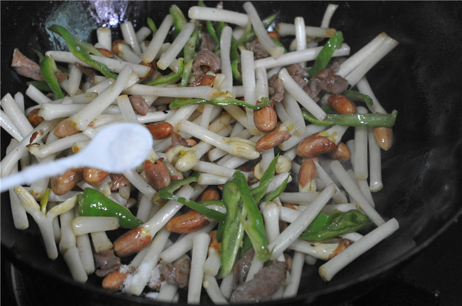 Fried Pork with Peanut Sprouts recipe