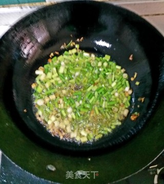 Stir-fried Jelly with Garlic Sprouts recipe