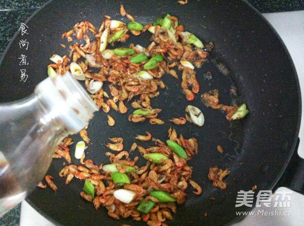 Fried Small River Prawns with Garlic Sprouts recipe