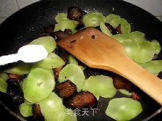 Stir-fried Bacon with Lettuce recipe
