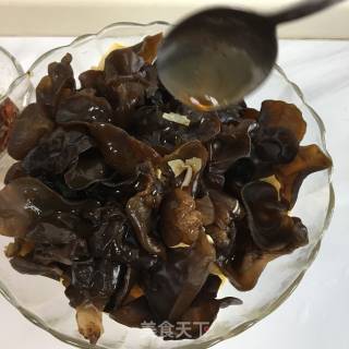 Sesame Yuba Mixed with Fungus recipe