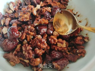 Steamed Walnuts with Red Dates recipe