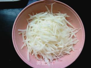 Coriander Mixed with Shredded White Radish recipe