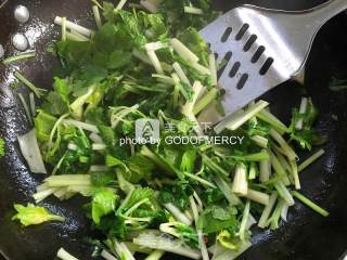 Get Rid of The "fat Monarch" Meal, Fried Pork with Dried Celery and Dried Seeds recipe