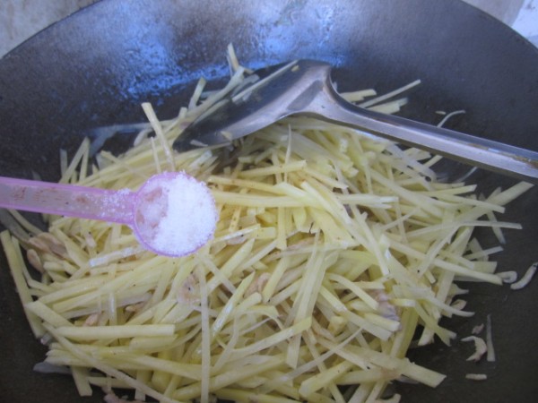 Stir-fried Shredded Potatoes with Shredded Pork and Shrimp Skin recipe