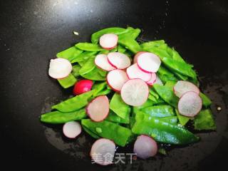 Fried Sausage with Snow Pea recipe