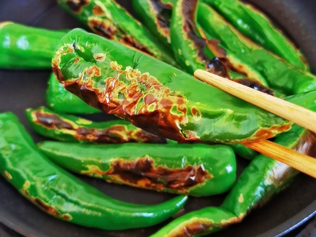 Looks Very Ugly, Eating Very Fragrant Chili Preserved Eggs, Just Steamed Buns recipe