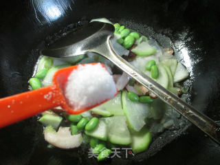 Stir-fried Pugua with Mushroom and Edamame recipe