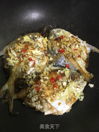 Braised Fish with Garlic recipe