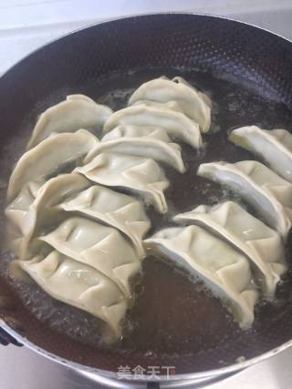 Fried Dumplings with Pork and Chives recipe