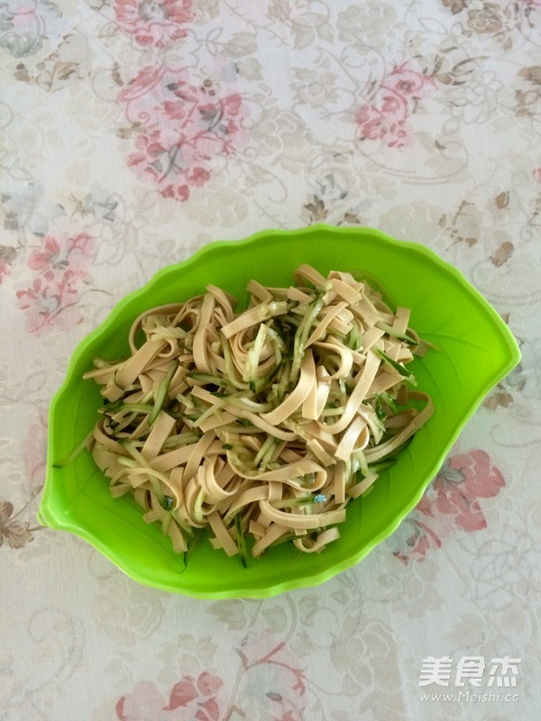 Dried Tofu Mixed with Cucumber Shreds recipe