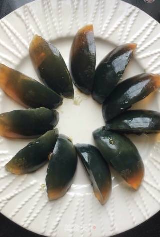 Green Pepper Mixed with Preserved Egg recipe
