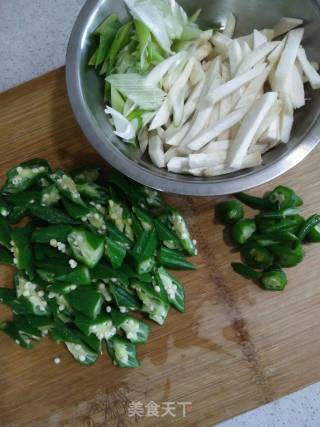 Fried Okra with Pleurotus Eryngii recipe