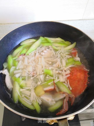 Swimming Crab and Loofah Soup recipe