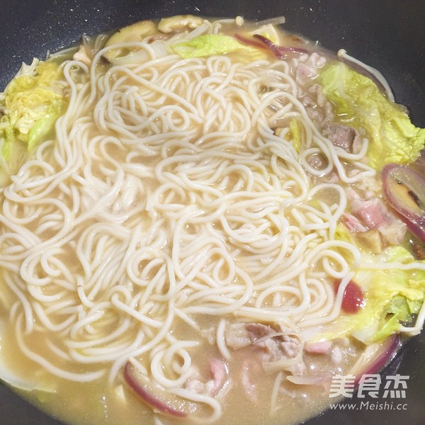 Beef Noodles with Curry and Thick Soup recipe