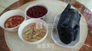 Stewed Black-bone Chicken with Beiqi and Red Dates recipe