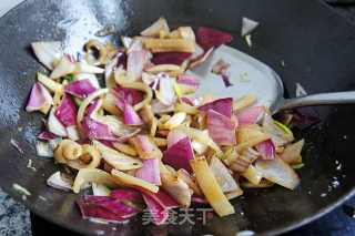 Fried Pork Rinds with Onions recipe