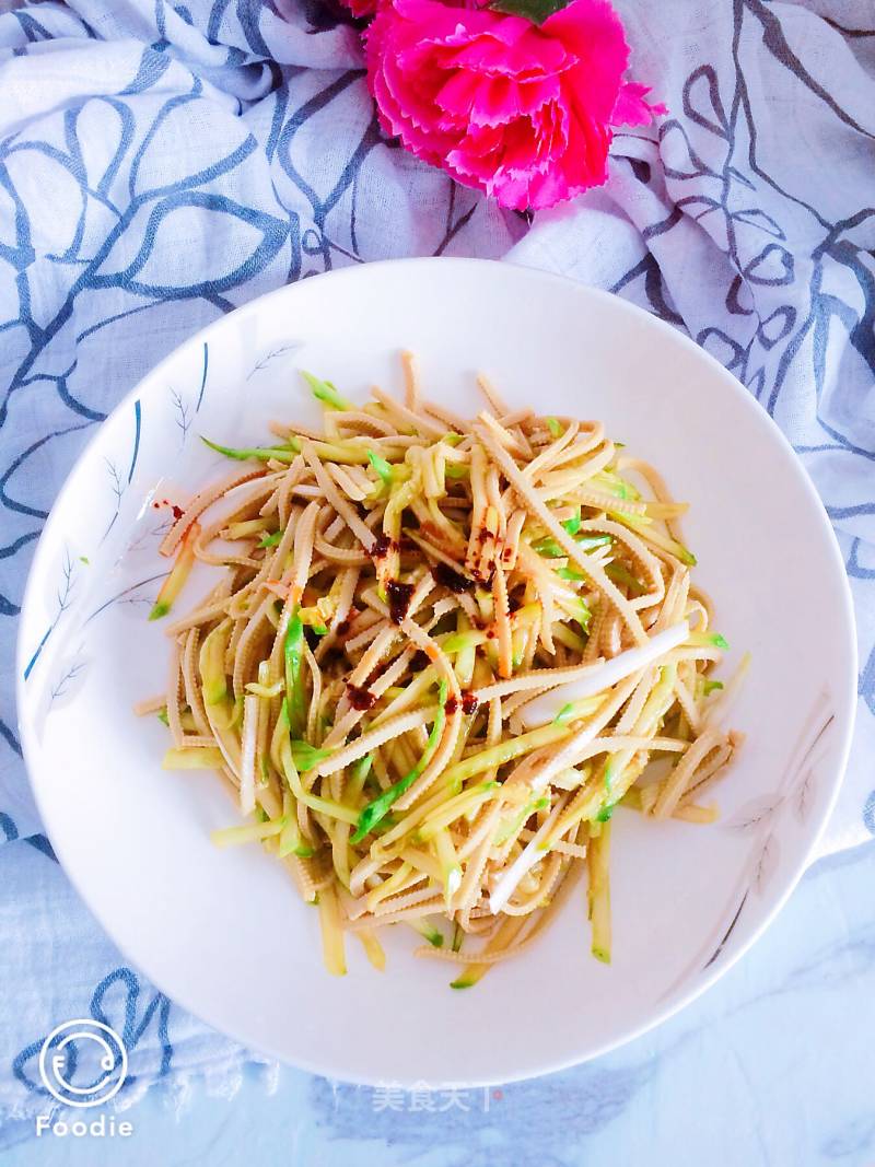 Cucumber Mixed with Tofu Shreds recipe