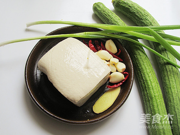 Loofah Stewed Tofu recipe