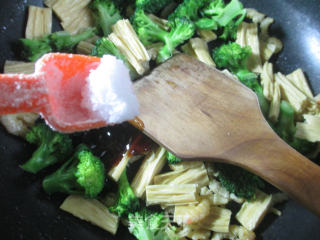 Fried Broccoli with Dried Bean Curd recipe