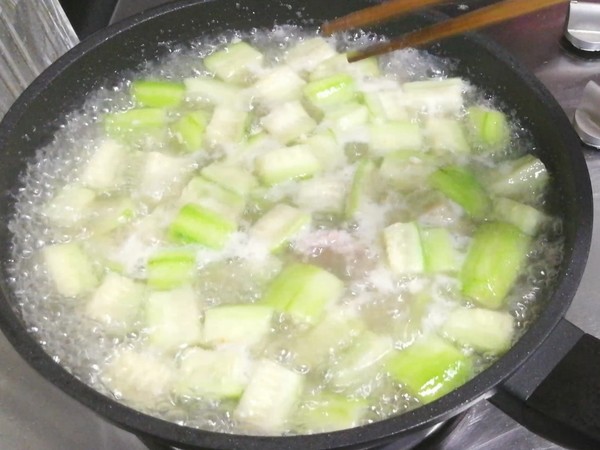 Loofah and Lean Pork Soup recipe