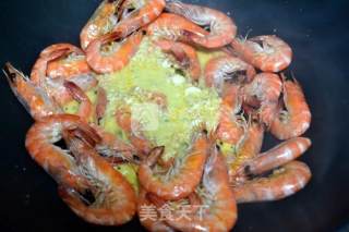 Tangy Egg Yolk Finger-sucking Shrimp, A Simple Festive Dish for Everyone recipe