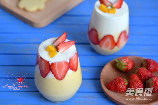 Strawberry Mango Yogurt Smoothie recipe