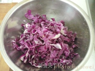 Purple Cabbage Mixed with Jellyfish recipe