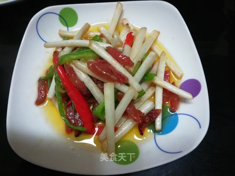 Fried Sausage with Peanut Seedlings recipe