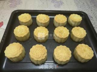 Cantonese-style Low-sugar Pure White Lotus Paste Egg Moon recipe