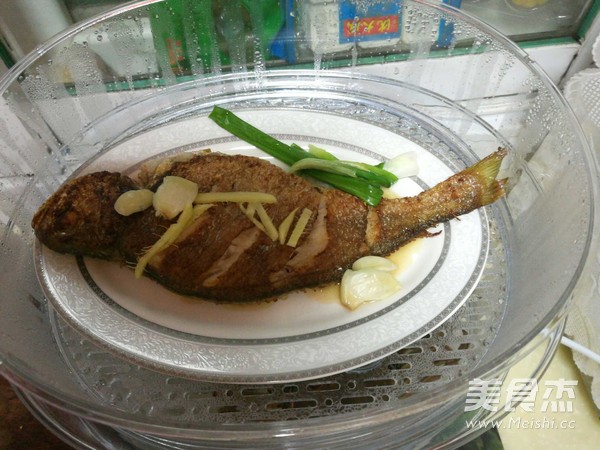 Fried and Steamed Large Yellow Croaker recipe