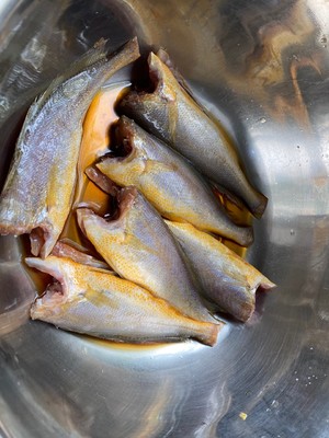 Fried Small Yellow Croaker recipe